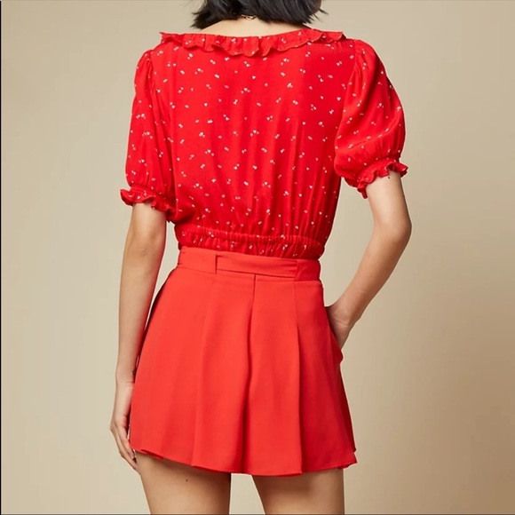 NWOT Aritzia Sunday Best Westley Flowy Shorts in Scarlet Red 4 - Picture 3 of 6